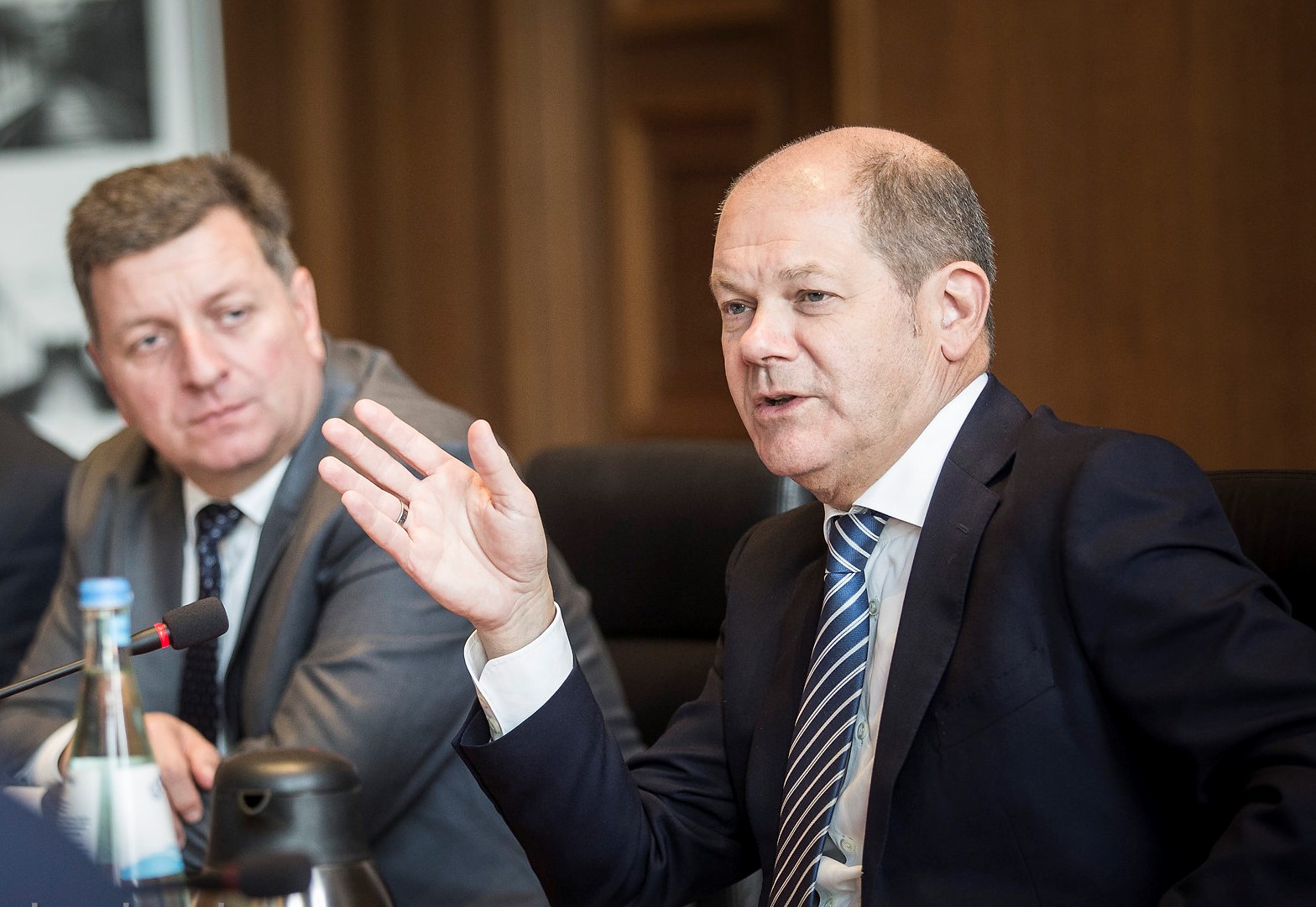 Landkreistagspräsident Christian Bernreiter (links) mit Bundesminister Olaf Scholz